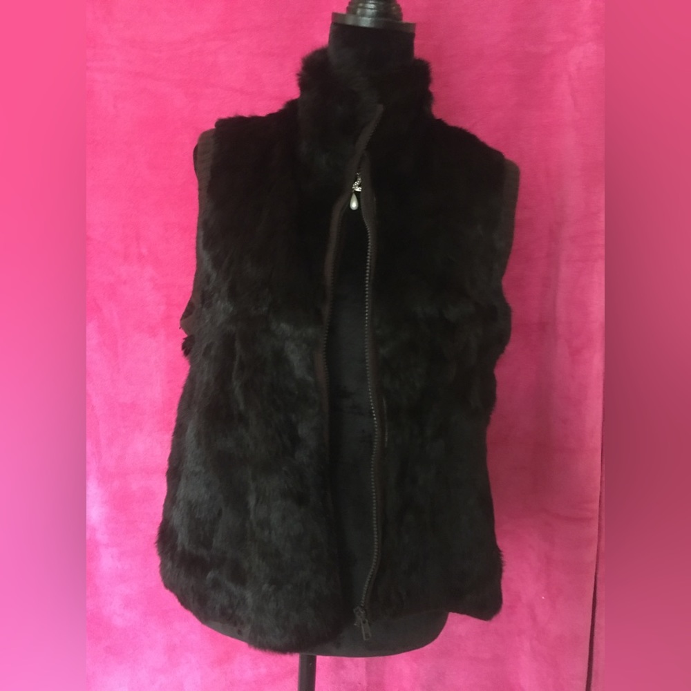 This Nina Lenard real fur vest is a wardrobe must have 🔥😍Chocolate Brown